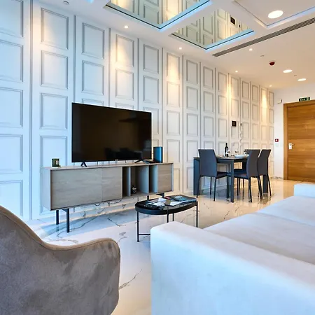Coastal One-bedroom Retreat With Direct Sea Views Sliema