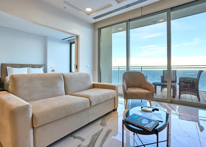 Coastal One Bedroom Retreat With Direct Breathtaking Sea Views Apartamento *