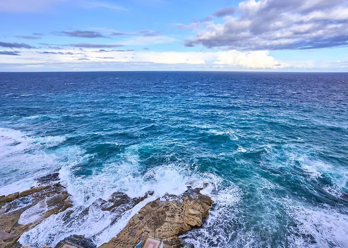 Coastal One Bedroom Retreat With Direct Breathtaking Sea Views Apartamento Sliema
