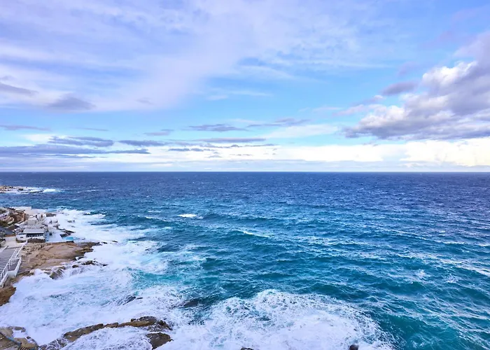 Coastal One Bedroom Retreat With Direct Breathtaking Sea Views *