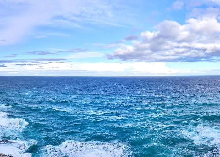 Coastal One Bedroom Retreat With Direct Breathtaking Sea Views Apartamento *