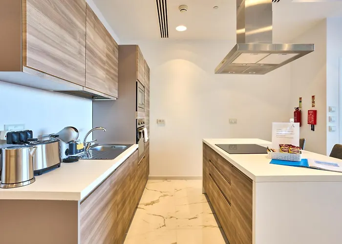 Coastal One Bedroom Retreat With Direct Breathtaking Sea Views