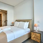 Coastal One-bedroom Retreat With Direct Sea Views Apartmán *