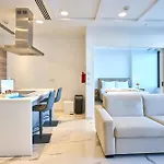 Coastal One-bedroom Retreat With Direct Sea Views Apartment *