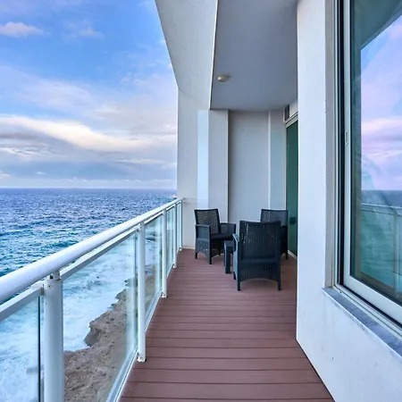 Coastal One-bedroom Retreat With Direct Sea Views Apartmán
