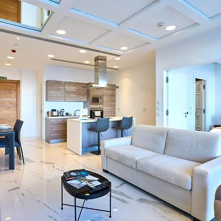 Coastal One-bedroom Retreat With Direct Sea Views Sliema