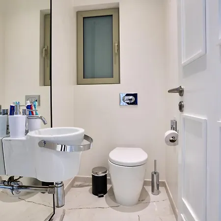 Coastal One Bedroom Retreat With Direct Breathtaking Sea Views