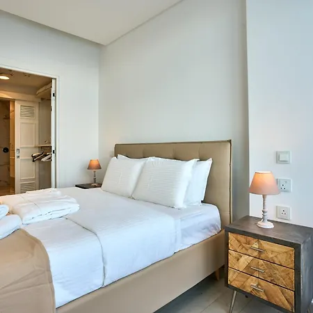Coastal One-bedroom Retreat With Direct Sea Views Lejlighed *