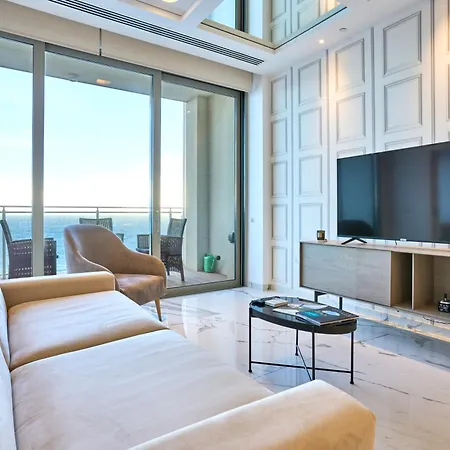 Coastal One-bedroom Retreat With Direct Sea Views