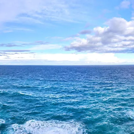 Coastal One Bedroom Retreat With Direct Breathtaking Sea Views Apartment *