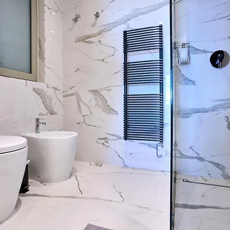 Coastal One Bedroom Retreat With Direct Breathtaking Sea Views