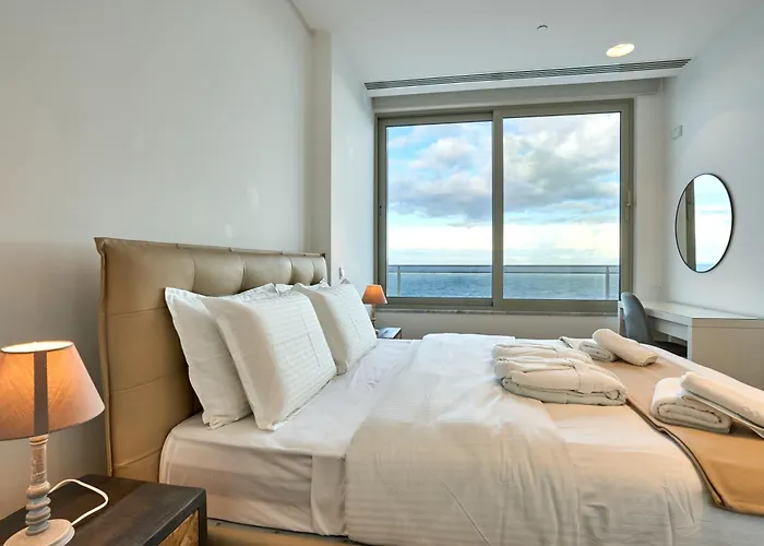 Coastal One Bedroom Retreat With Direct Breathtaking Sea Views Appartamento Sliema