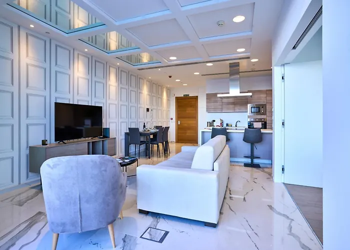 Coastal One Bedroom Retreat With Direct Breathtaking Sea Views