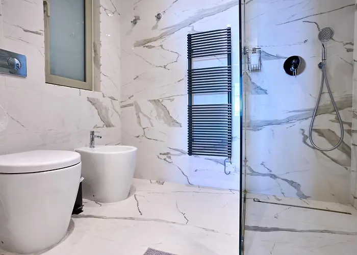 Coastal One Bedroom Retreat With Direct Breathtaking Sea Views