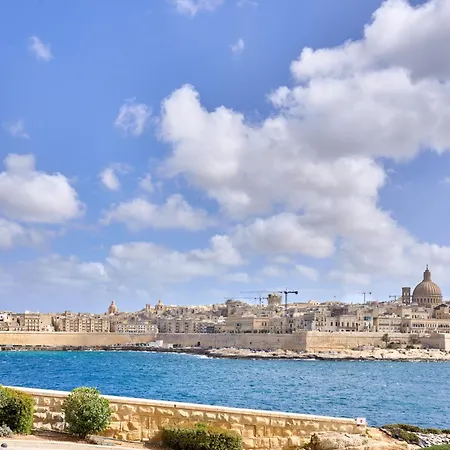 Coastal One Bedroom Retreat With Direct Breathtaking Sea Views Appartement *