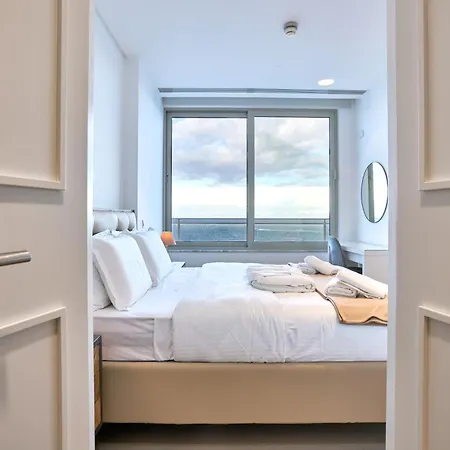 Lejlighed Coastal One-bedroom Retreat With Direct Sea Views Sliema
